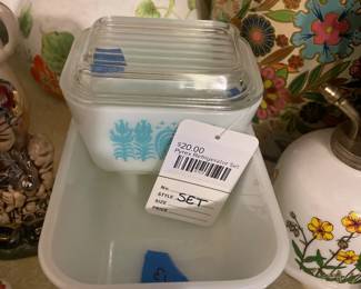 Pyrex Refrigerator Set