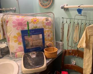 Scale, Hanging Basket, Jewelry, Full Comforter