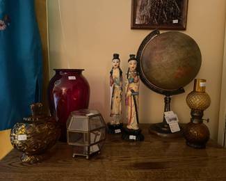 Rand McNally Terrestrial Globe, Vases