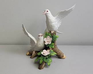 Wellington Porcelain Doves Figurine