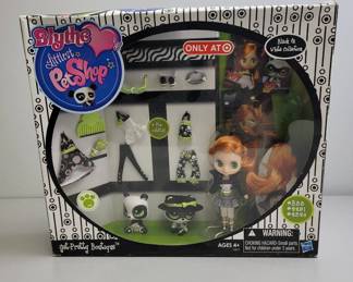 Blythe Littlest Pet Shop Boutique Set