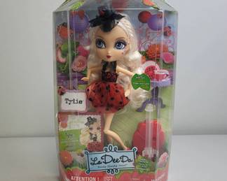 La Dee Da Garden Tea Party Doll Set