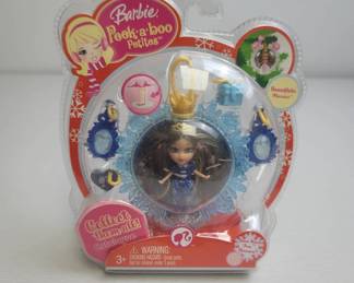 Barbie Peek-a-boo Petites Figurine Set