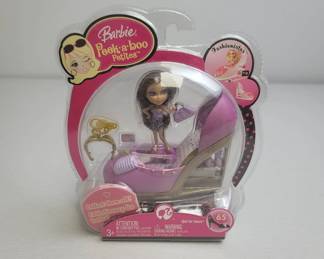 Barbie Peek-a-boo Petites Fashion Playset