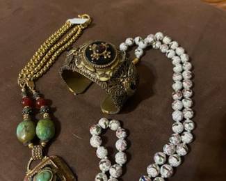 Fine fashion jewelry and cloisonné