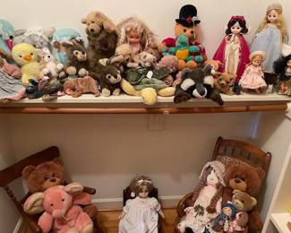 Some of the toys and dolls, many vintage!
