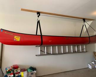 Canoe in excellent condition 
with accessories. Measures 15’ long and brand is Old Towns. 
