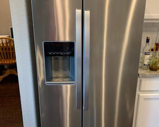 Stainless steel refrigerator in excellent shape 