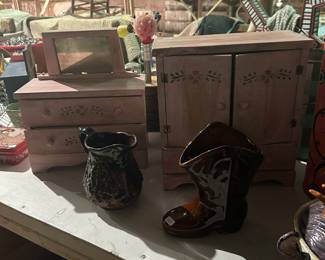 Mini dresser/cupboard