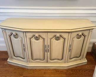 K52 - $225 - Vintage Martinsville Buffet. Like New Condition. 57.5"W x 18"D x 30"T