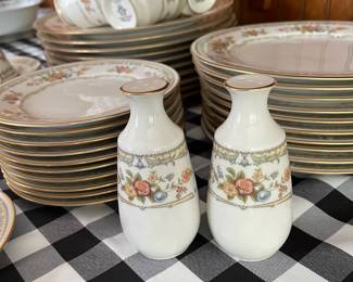 K40 - $135. Noritake Homage Set