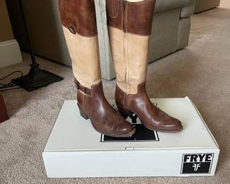K35 - $120 - Elizabeth Inside Zip Frye Boots in like new condition. Color: Coco Size: 8.5