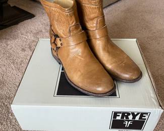 K34 - $75 - Philip Harness Frye Boot in Camel size 8.5
