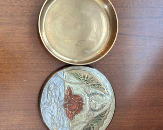 K109 - $20 - Decorative Brass Box . 4''D