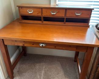 K80 - $70. Small Desk. Measures 45"W x 27"D x 30"T / attachment 40"w x 8"d x 9.5't