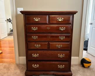 K79 - 8 Drawer Lexington Chest of Drawers. Measures 36"W x 19"D x 48.5"T