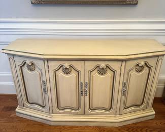 K52 - $225. Vintage Martinsville Buffet. Like New Condition. 57.5"W x 18"D x 30"T