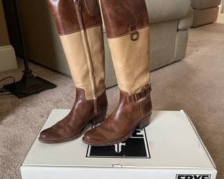 K35 - $120 - Elizabeth Inside Zip Frye Boots in like new condition. Color: Coco Size: 8.5
