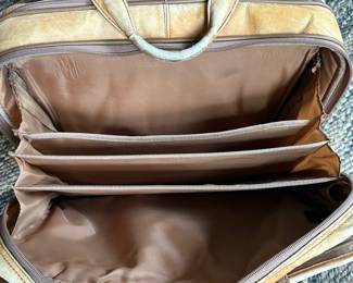 K65 - $50 - Solo Classic Collection Brown Camel Leather Briefcase , Laptop ROLLING Travel Bag