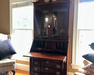 K64 - $400. Firm. Jasper Cabinet Company Mahogany Secretary. Measures 34.5"W x 16"D x 80"T