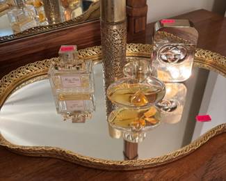 Trays with perfumes
