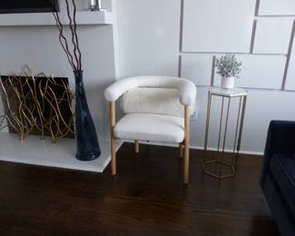 Accent chair with pedestal side table/stand