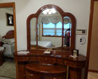 Queen size Italian lacquer bedroom set