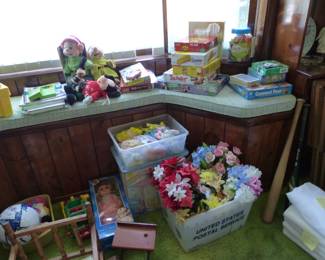 Toys, silk flowers