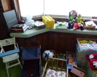 Toys, silk flowers