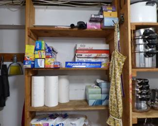 Kitchenware & cleaning supplies