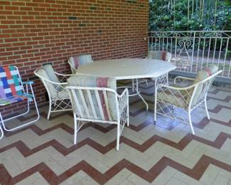 Outdoor table & chairs