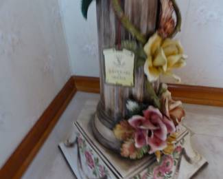 Capodimonte wishing well & pedestal