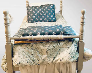 Set of cottage-style twin beds