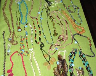 Lots of vintage jewelry