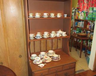 Maple hutch