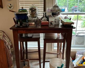 Table & chairs