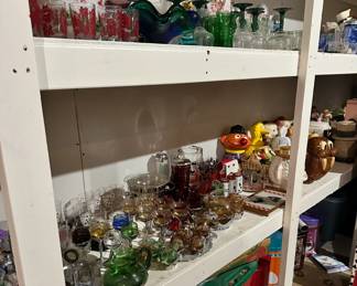 Collectible Tom & Jerry punchbowl and glass sets; collectible barware sets