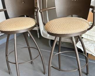 2 barstools