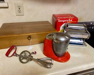 many nice vintage serving pieces