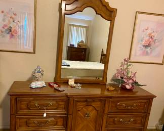 dresser with mirror, great condition