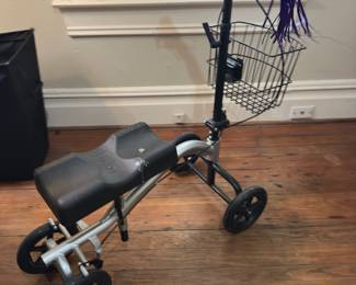 Knee scooter