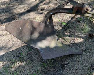 Bottom plow goes with 1950s Ford tractor