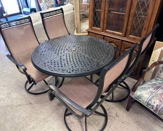 Patio Table 4 Chairs