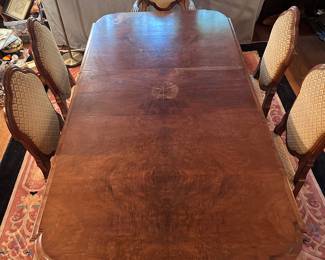 Large early 20th century dining table, with 3 leave and 6 chairs! Gorgeous