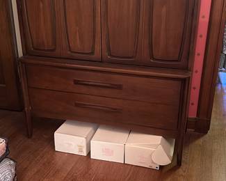 Broyhill Emphasis Tall Boy Chest