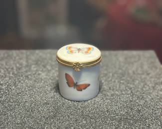 Gorgeous Limoges pill box
