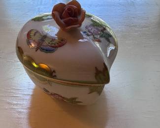 Small piece of Herend. So gorgeous!