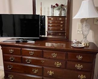 Lexington dresser