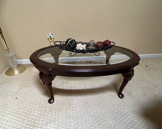 Oval coffee table