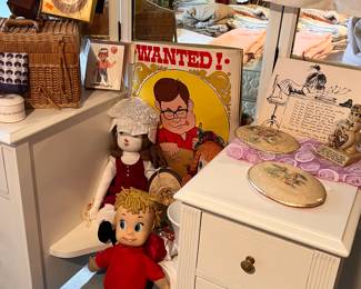 ASSORTED VINTAGE DECOR